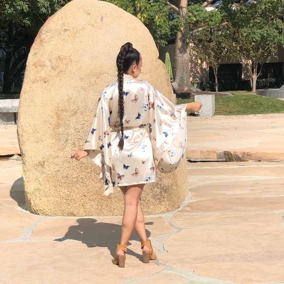 Handmade Satin Butterfly Robe - Picture 7 of 8